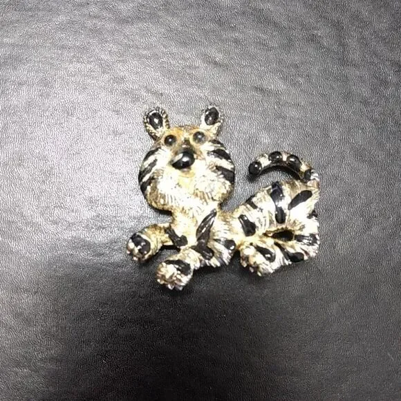 Gold tone tiger brooch - Picture 2 of 8